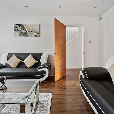 House In Heald Green Village Manchester Exterior photo